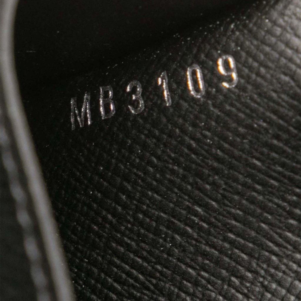 Louis Vuitton Taiga Brazza Wallet - Detail 2