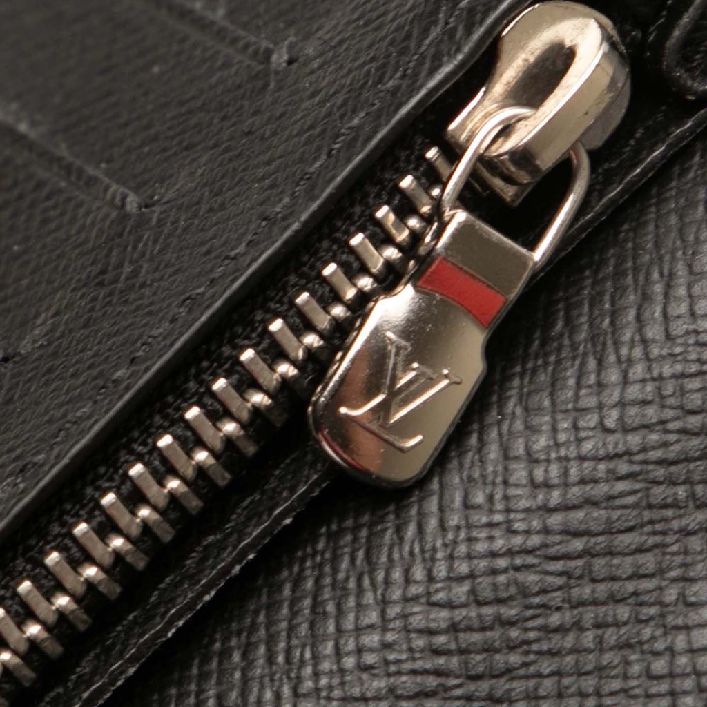 Louis Vuitton Taiga Brazza Wallet - Image 10