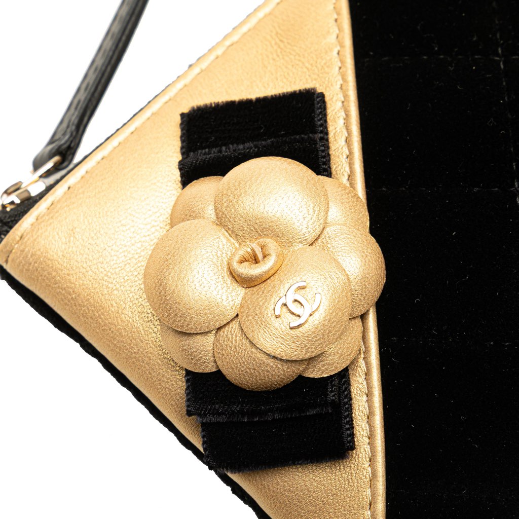 Chanel CC Quilted Velvet Camellia Pouch - Image 10