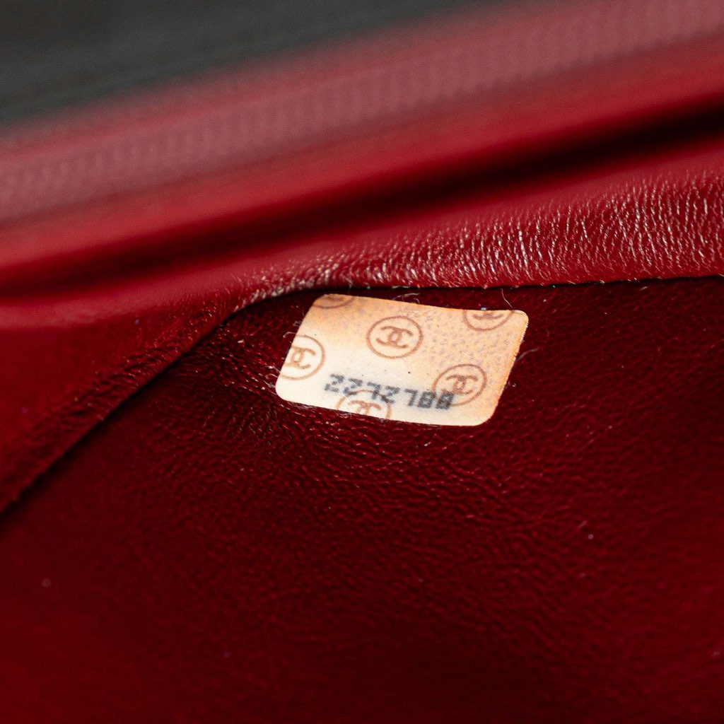 Chanel Medium Lambskin Diana Flap - Detail 1