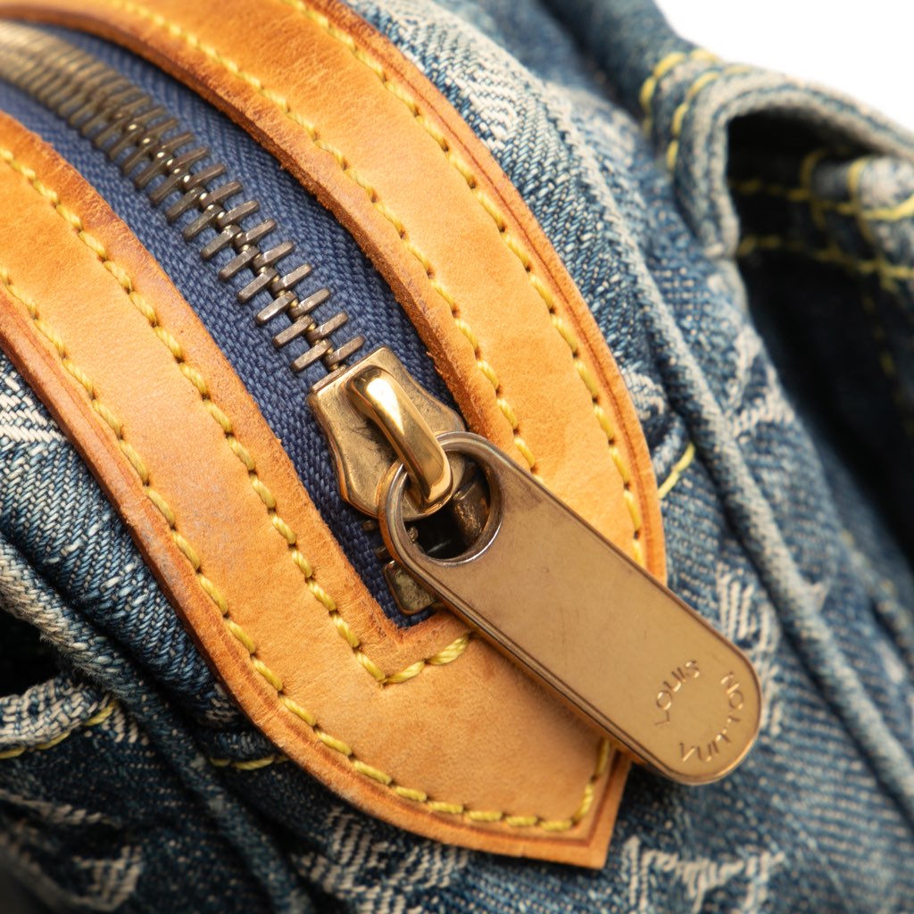 Louis Vuitton Monogram Denim Bum Bag - Detail 1