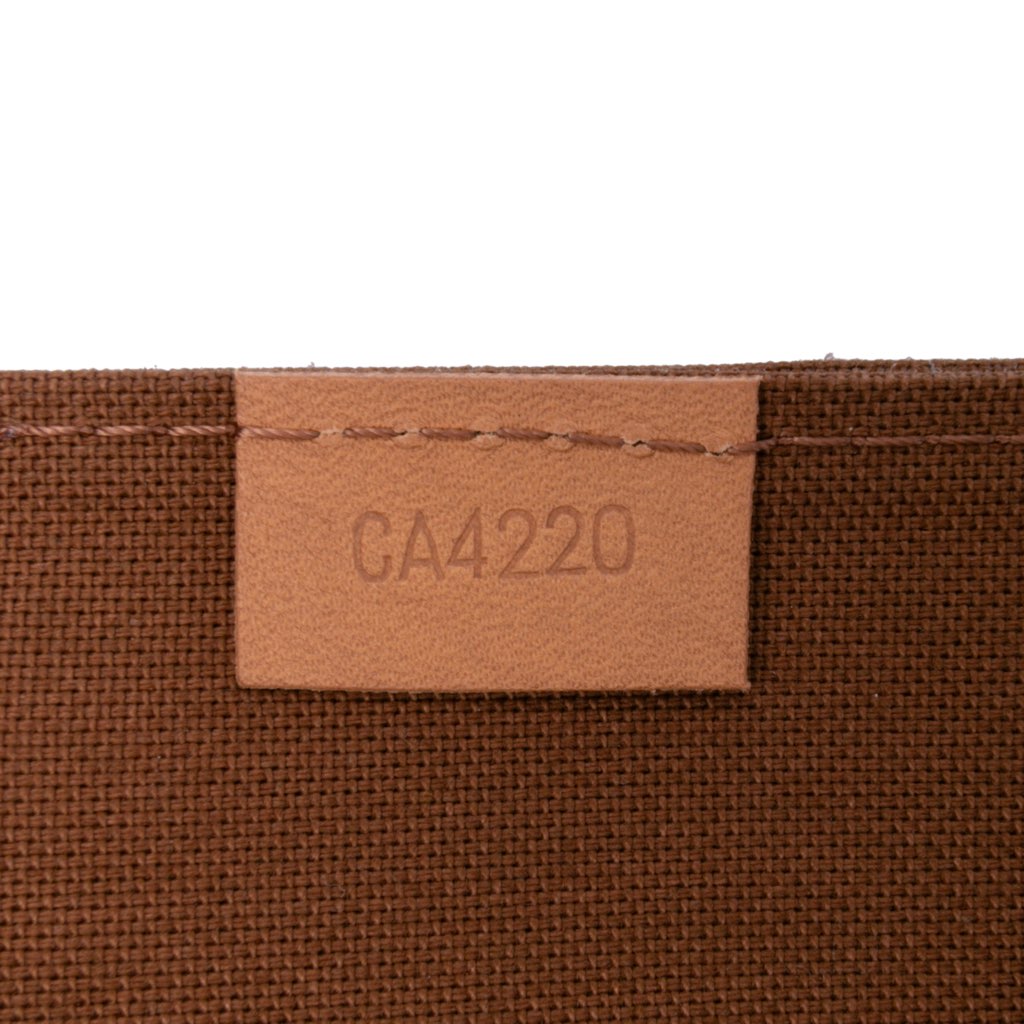 Louis Vuitton Monogram Petit Sac Plat - Detail 1