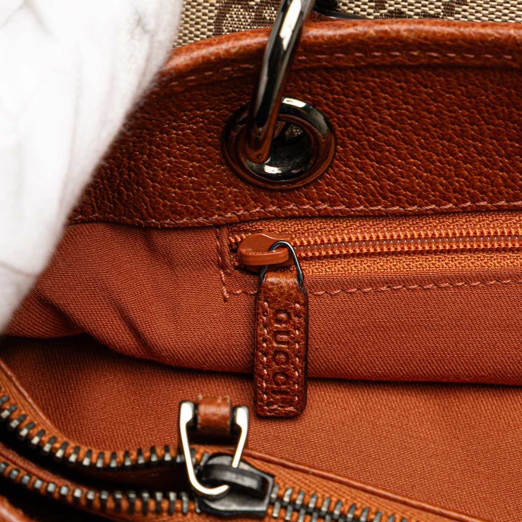 Gucci Medium GG Canvas Eclipse Tote - Detail 2