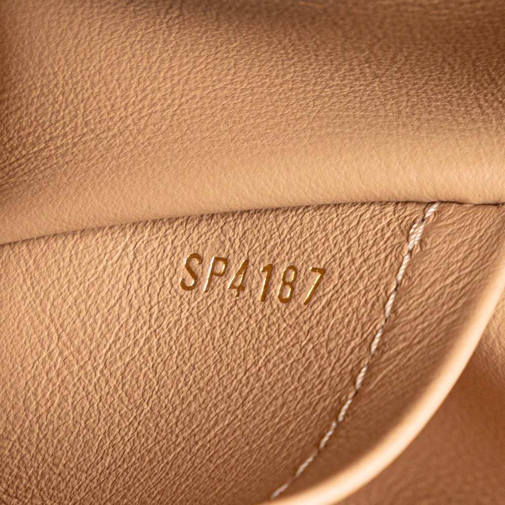 Louis Vuitton Taurillon Studdy Capucines MM - Detail 1