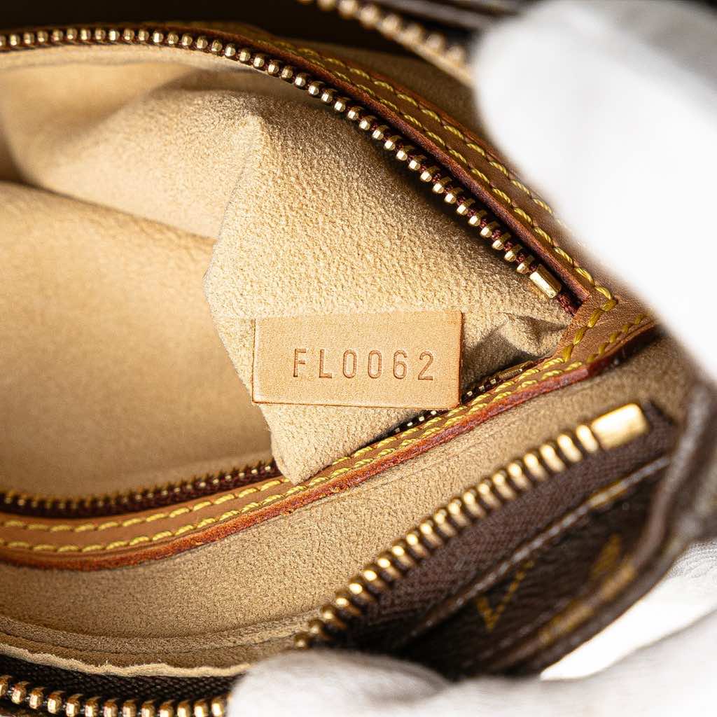 Louis Vuitton Monogram Looping MM - Detail 1