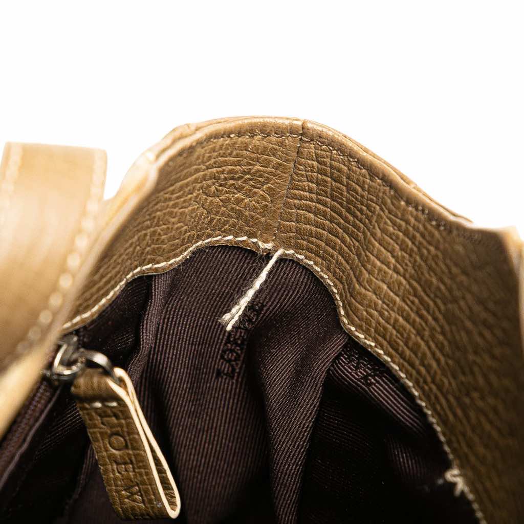 Loewe Suede Leather Handbag - Detail 2