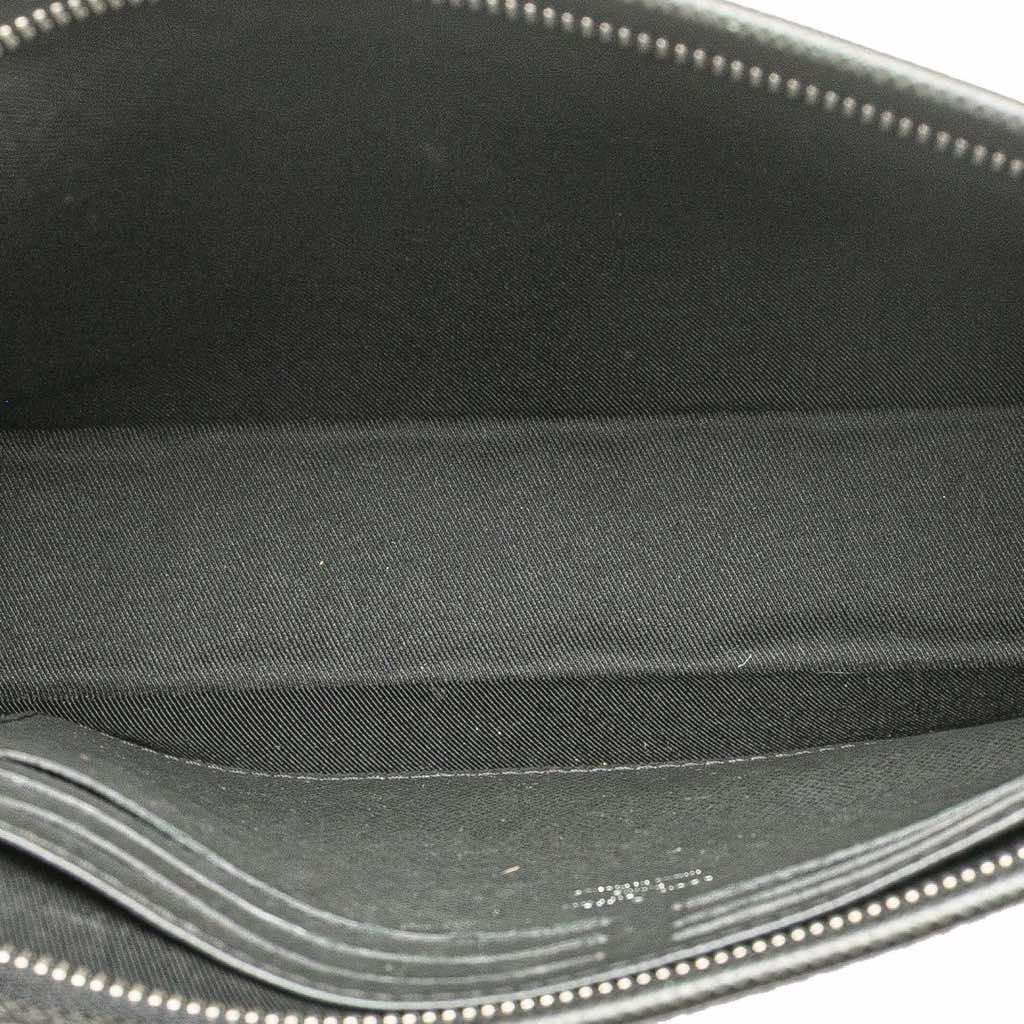 Louis Vuitton Taiga Pochette Voyage MM - 4