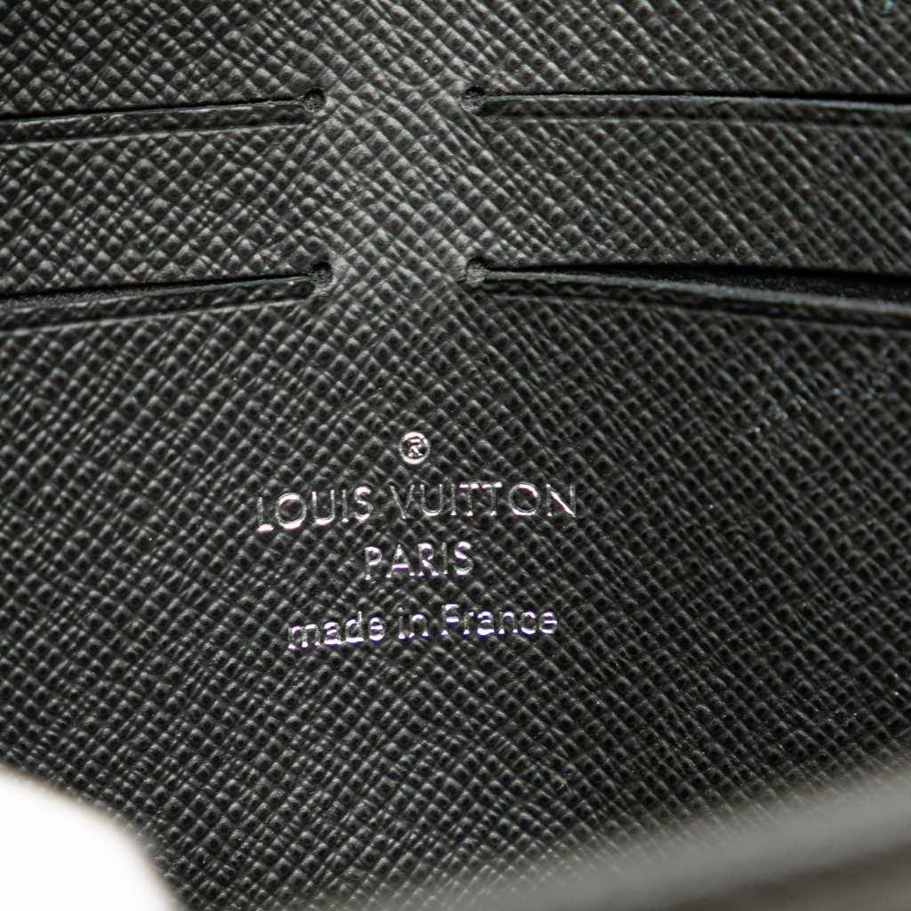 Louis Vuitton Taiga Pochette Voyage MM - Side view