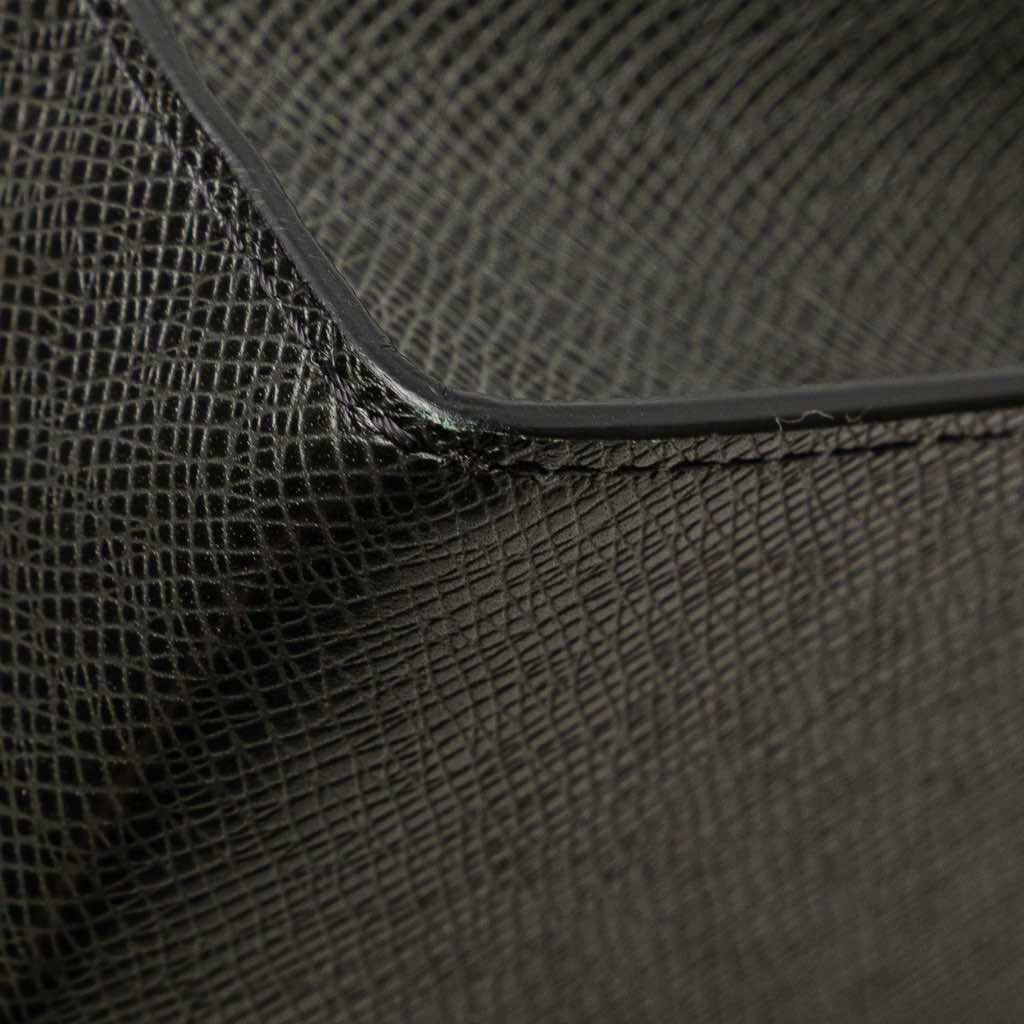 Louis Vuitton Taiga Pochette Voyage MM - Detail 2