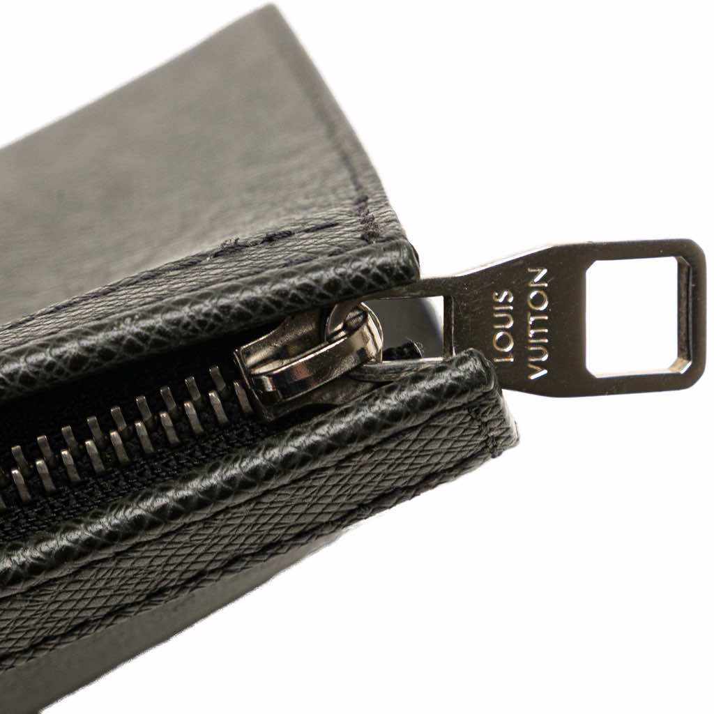 Louis Vuitton Taiga Pochette Voyage MM - Image 12