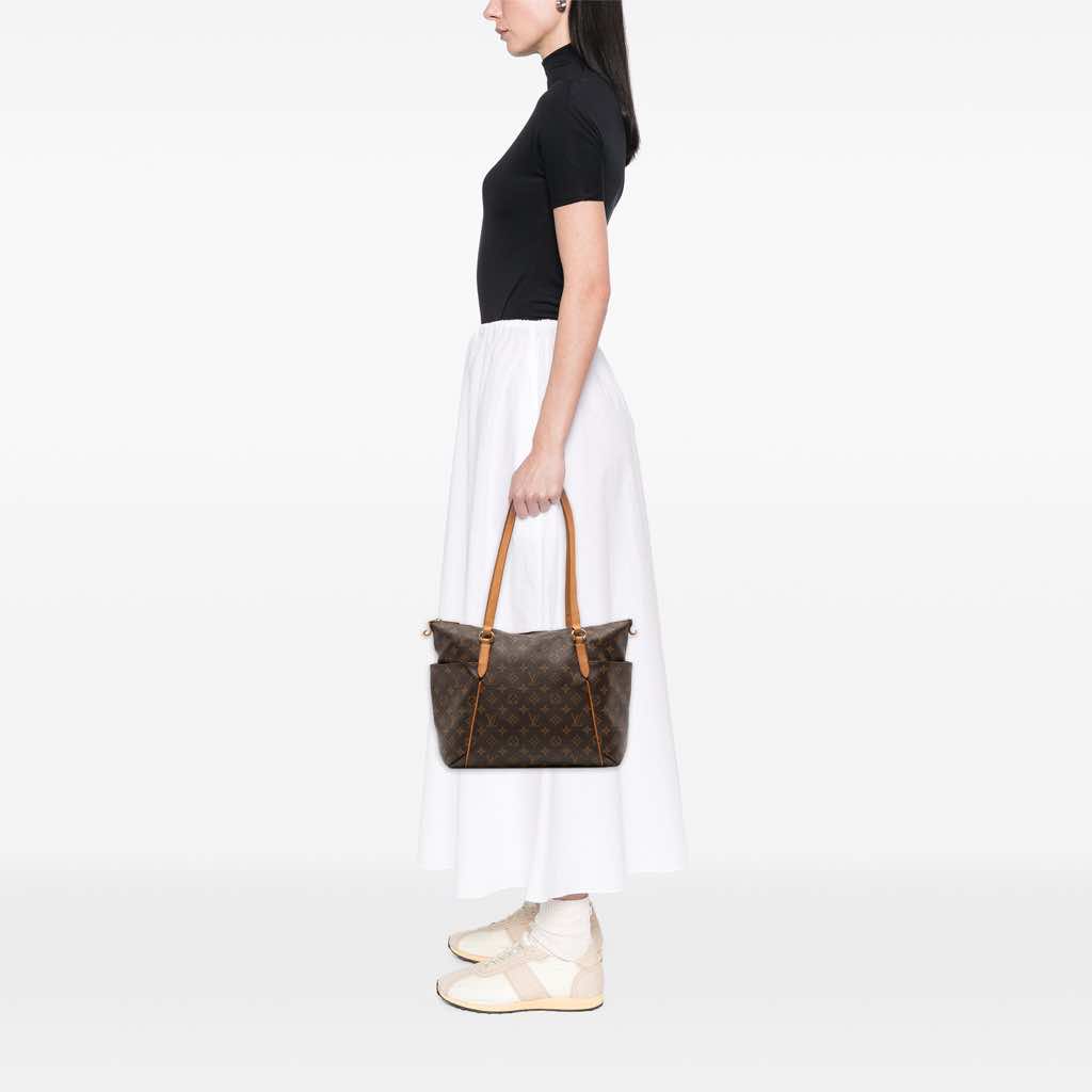 Louis Vuitton Monogram Totally MM - Image 10