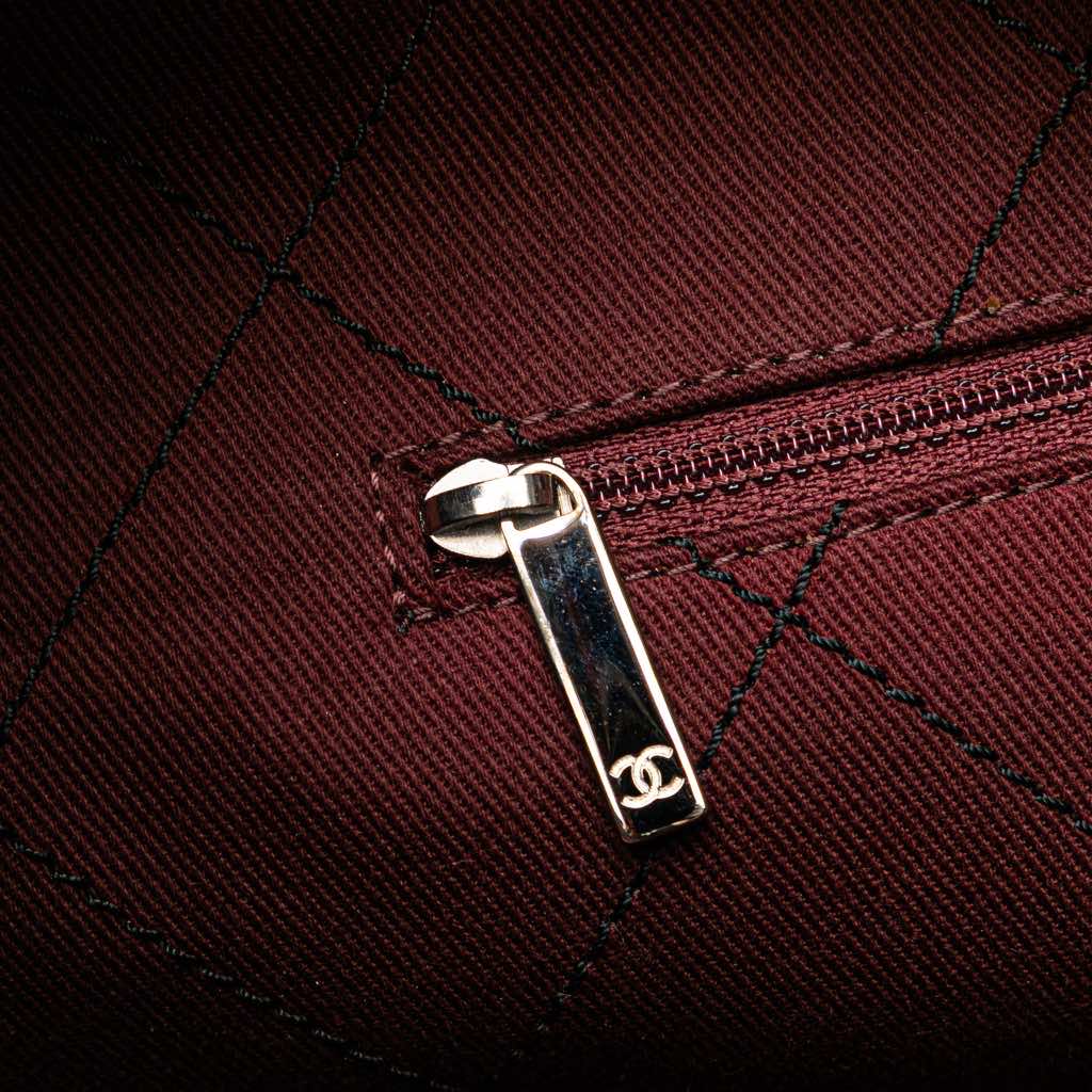 Chanel CC Caviar Wild Stitch On the Road Tote - Detail 2