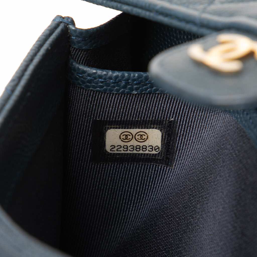Chanel CC Quilted Caviar Classic Flap Wallet - Detail 1