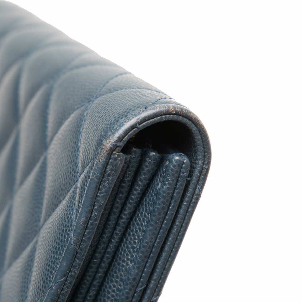 Chanel CC Quilted Caviar Classic Flap Wallet - Image 12