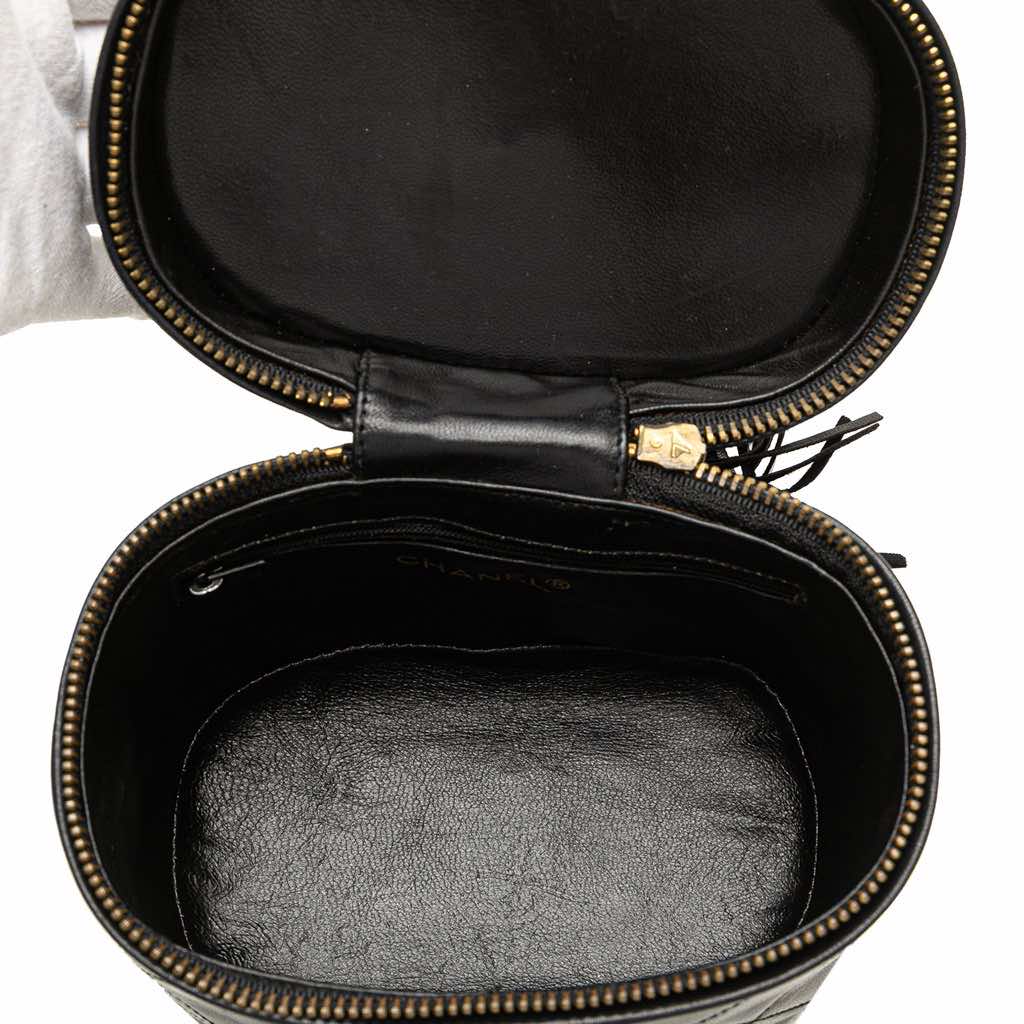 Chanel Quilted Lambskin Tassel Vanity Case with Chain - 4