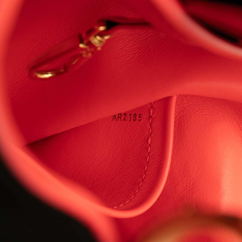 Louis Vuitton Taurillon Capucines MM - Detail 1