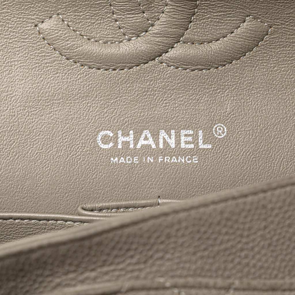 Chanel Medium Classic Caviar Double Flap - Detail 1