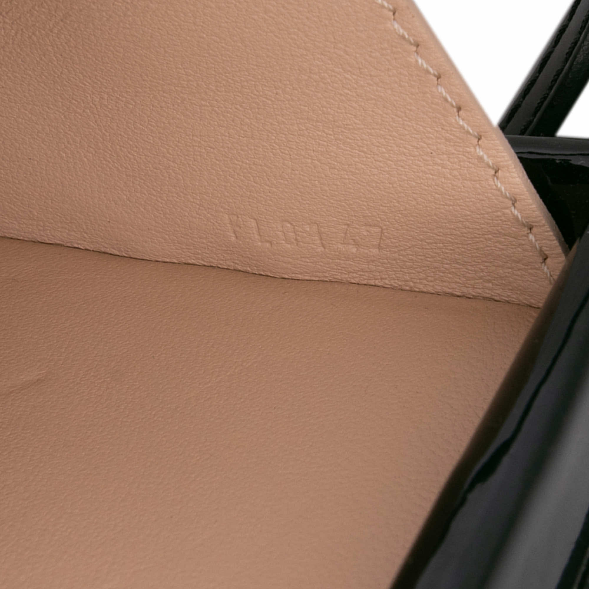 Louis Vuitton Monogram Vernis Fleur Petite Malle - Detail 1