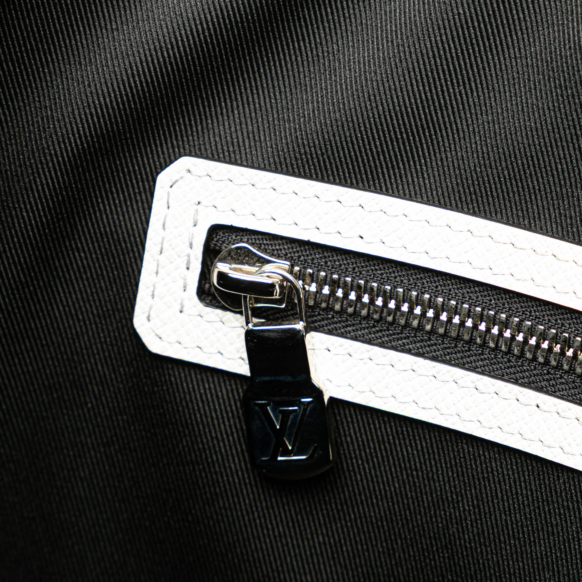 Louis Vuitton Monogram Taigarama Weekend Tote - Detail 1