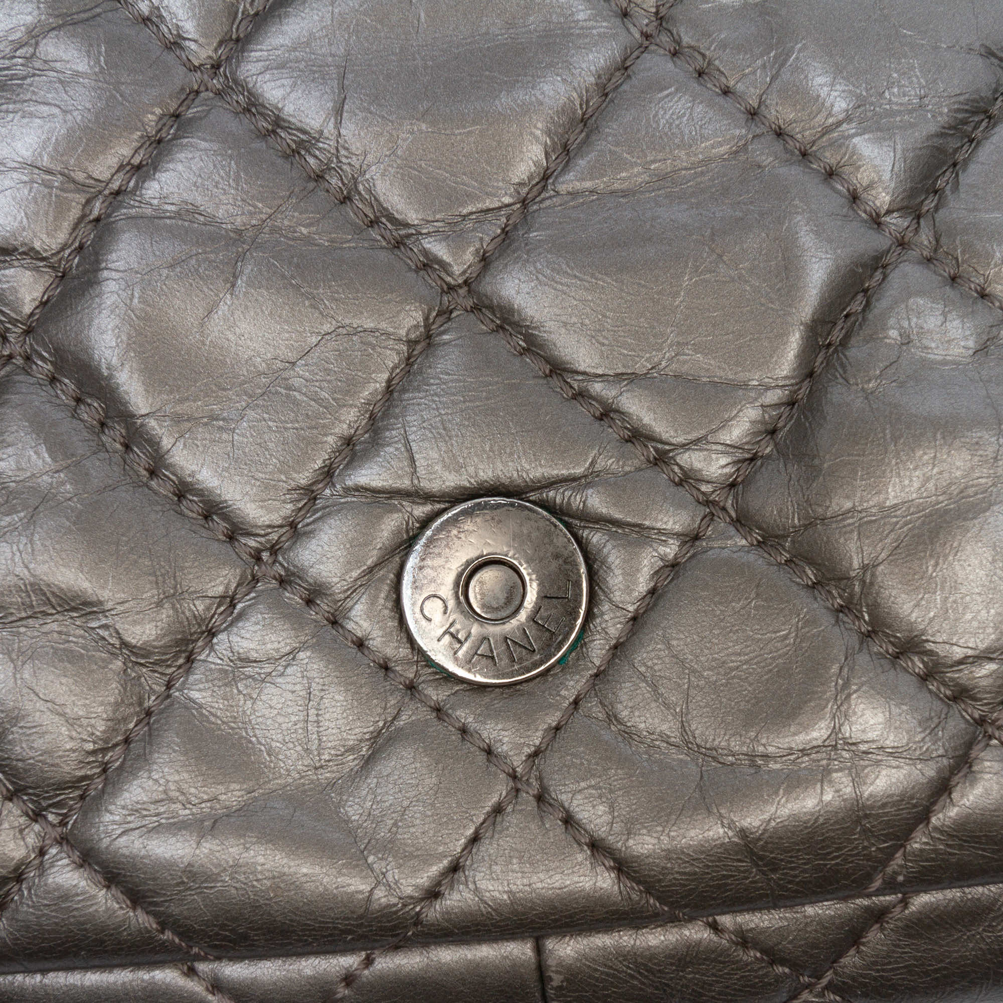 Chanel Medium Quilted Metallic Aged Calfskin Chain Me Flap - Detail 1