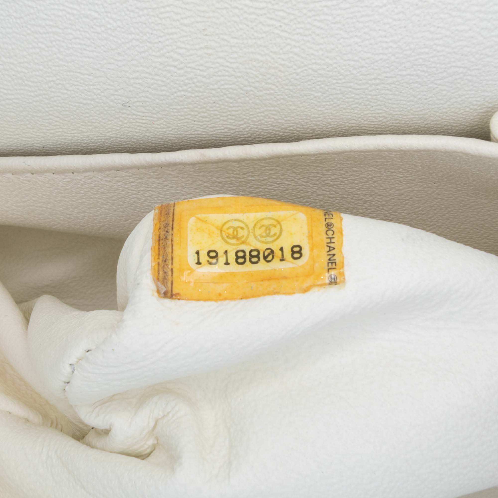 Chanel Medium Classic Caviar Double Flap - Detail 1