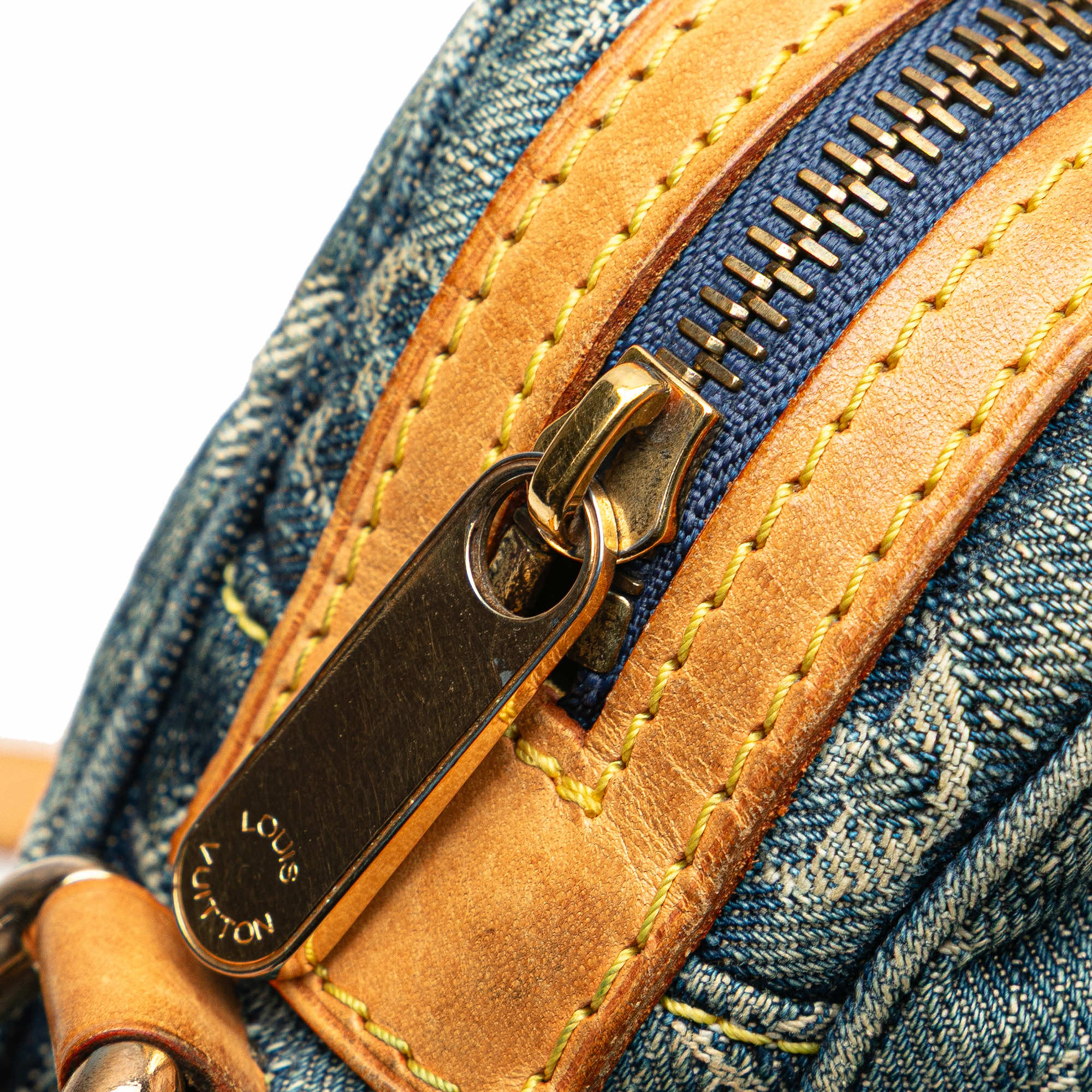 Louis Vuitton Monogram Denim Camera Bag - Detail 2