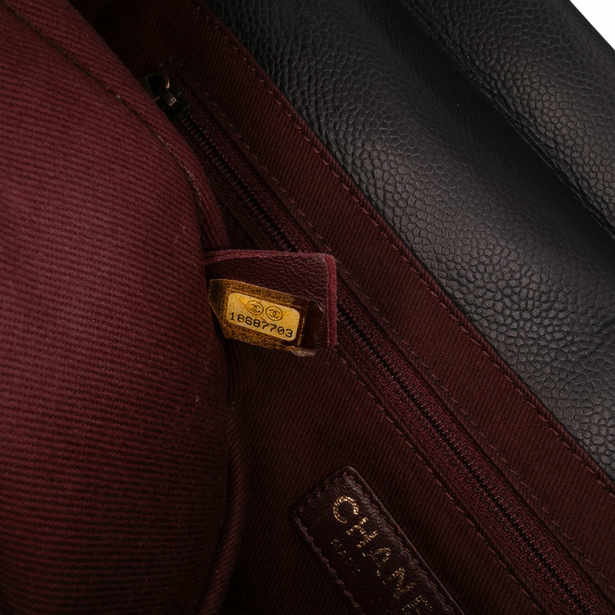 Chanel Jumbo CC Quilted Caviar Chunky Chain Flap - Detail 1