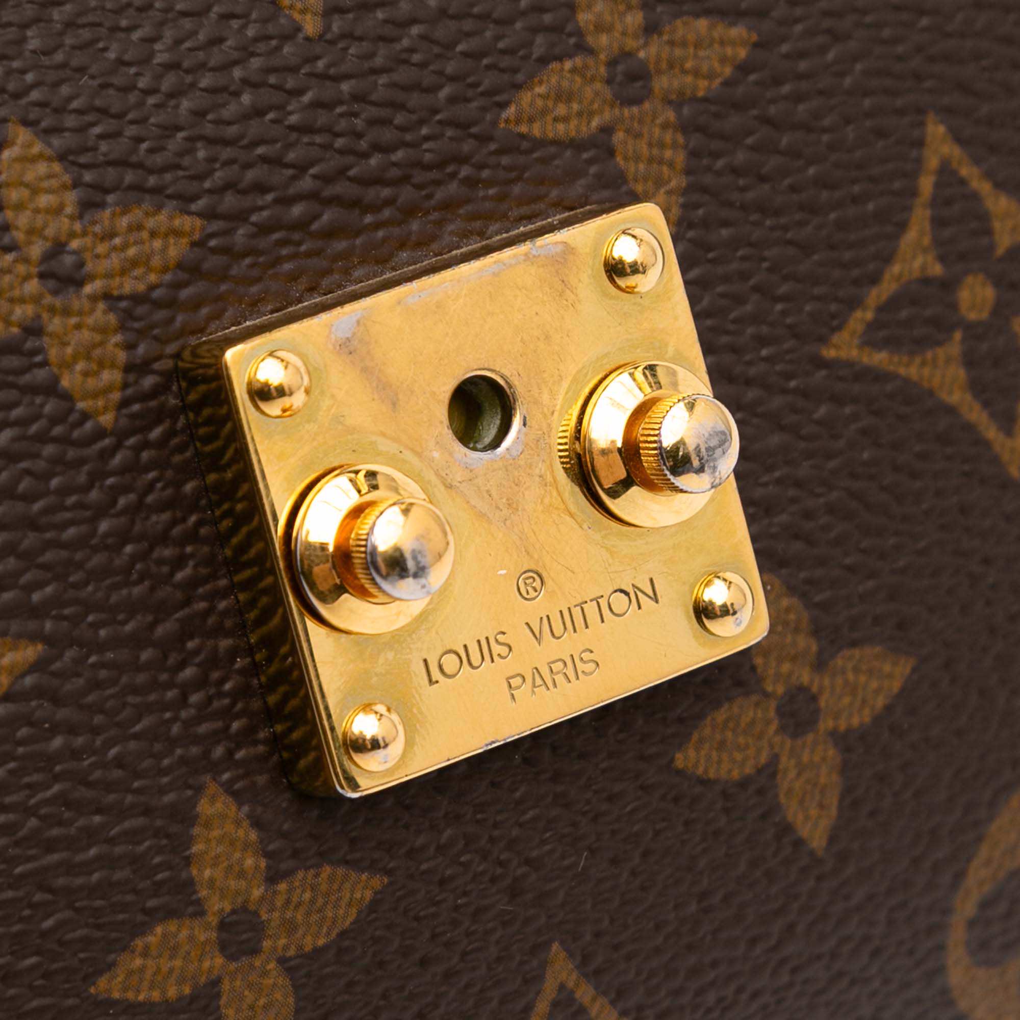 Louis Vuitton Monogram Pochette Metis - Detail 1