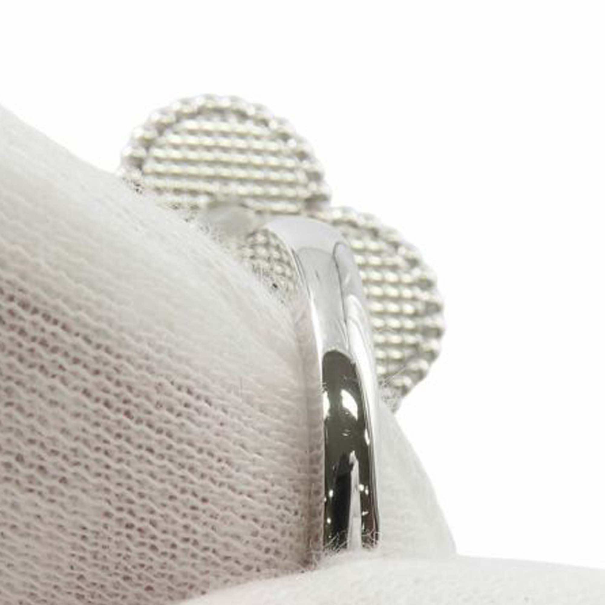 Van Cleef & Arpels 18K White Gold and Mother of Pearl Magic Alhambra Between the Finger Ring - Detail 2