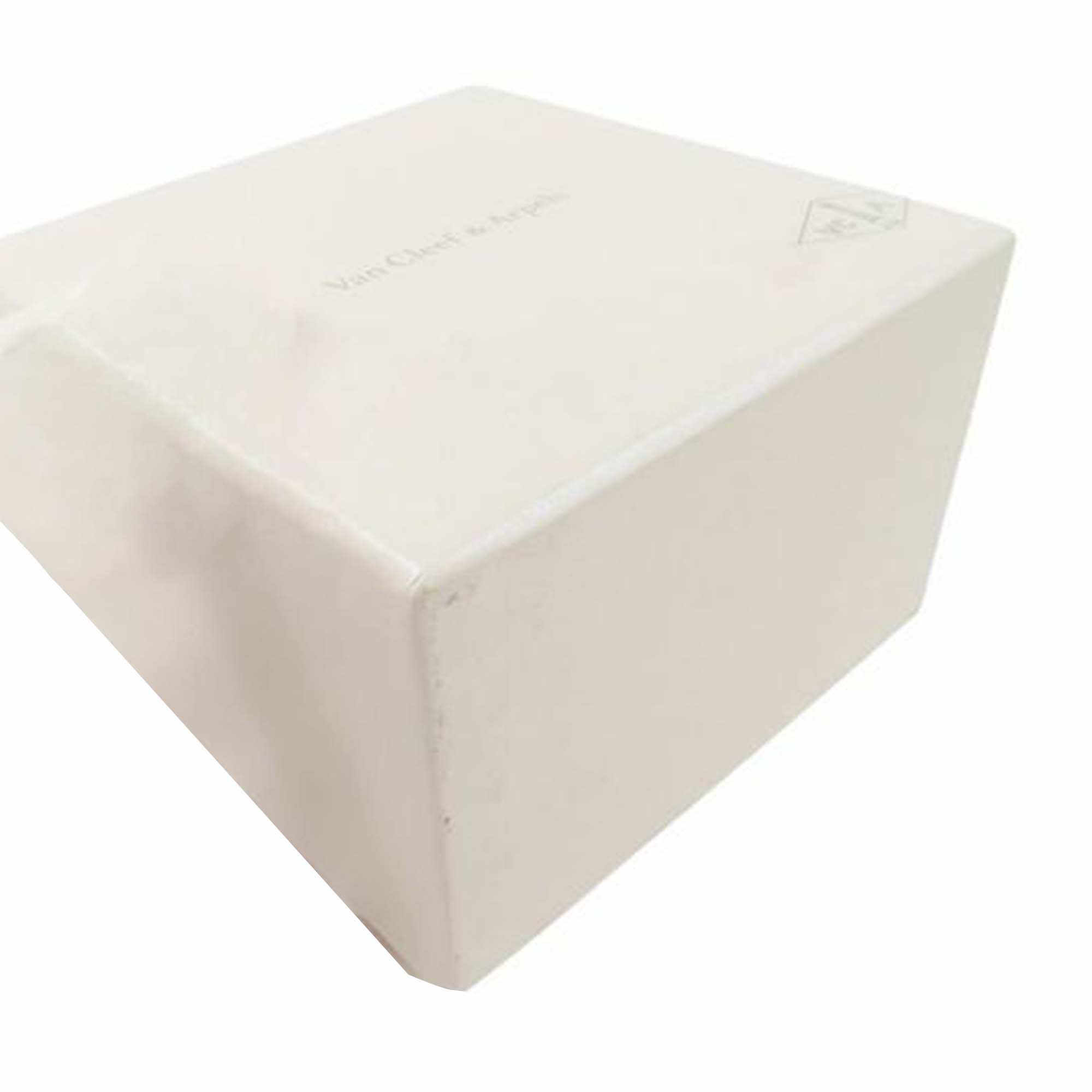 Van Cleef & Arpels 18K White Gold and Mother of Pearl Magic Alhambra Between the Finger Ring - Image 10