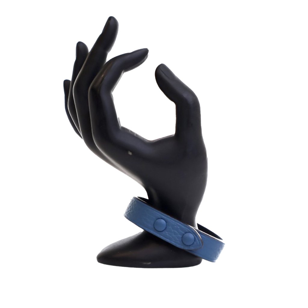 Louis Vuitton Taurillon Press it Bracelet 19 - Side view