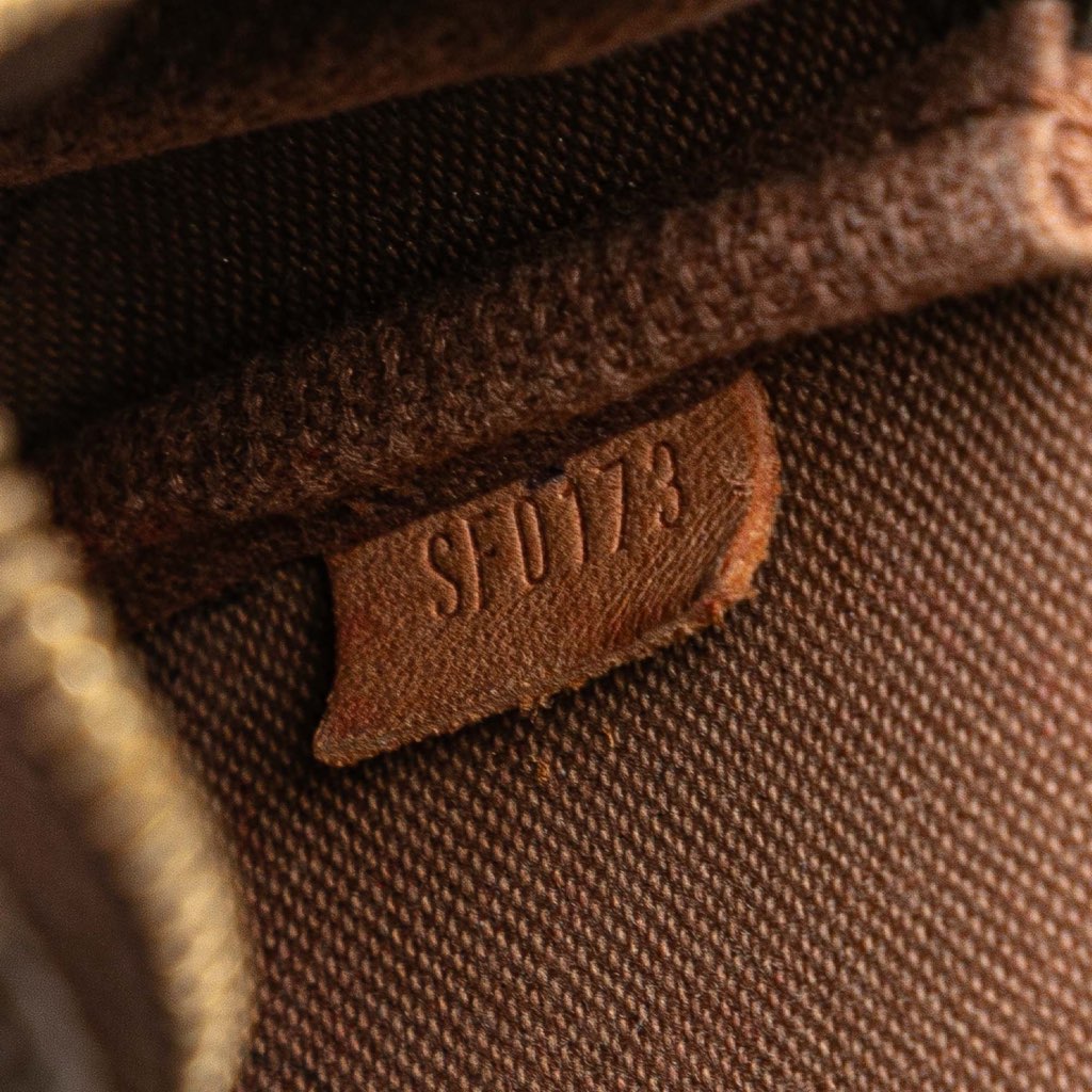Louis Vuitton Monogram Mini Pochette Accessoires - Detail 2