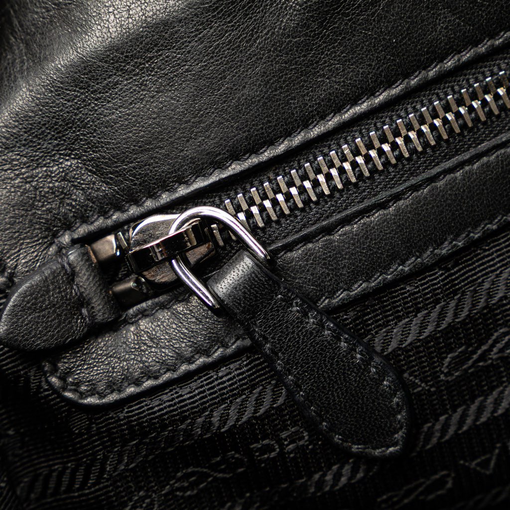 Prada Vernice Gaufre Satchel - Detail 1