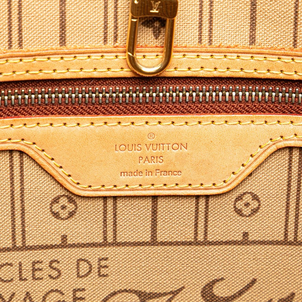 Louis Vuitton Monogram Neverfull MM - Side view