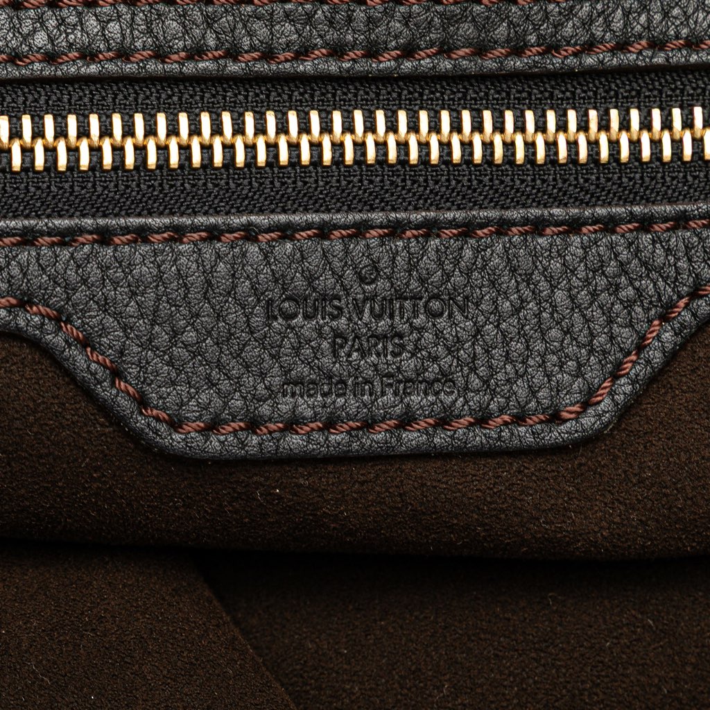 Louis Vuitton Monogram Mahina L - Side view