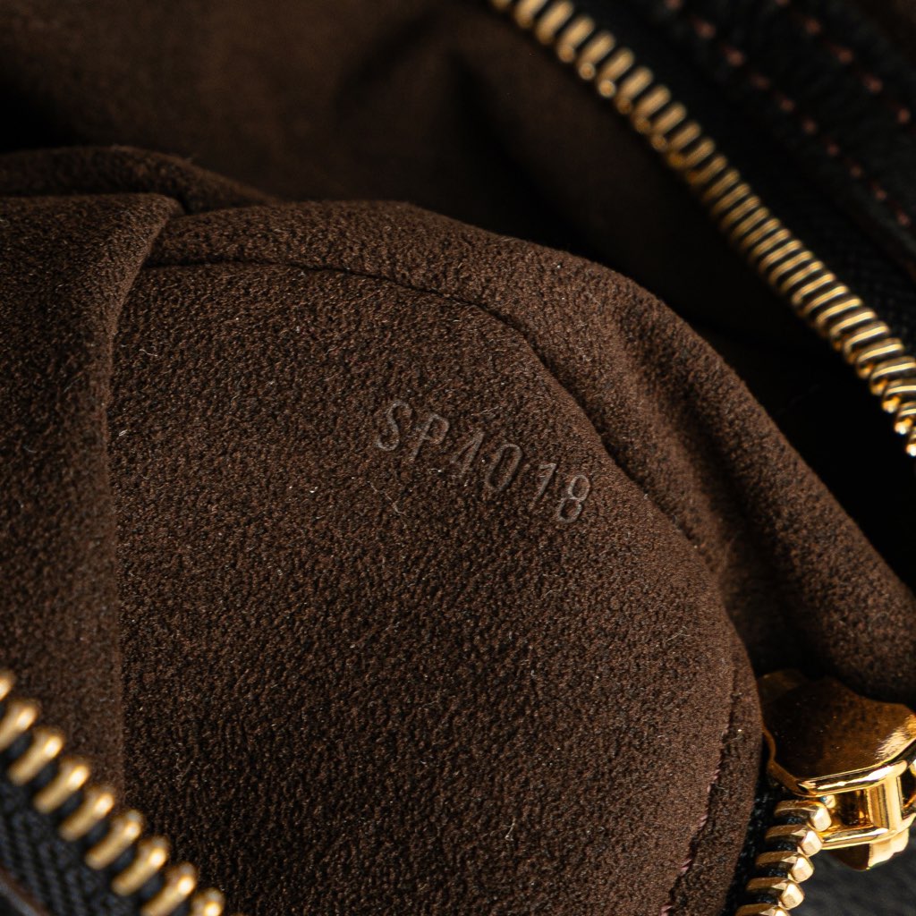 Louis Vuitton Monogram Mahina L - Detail 1
