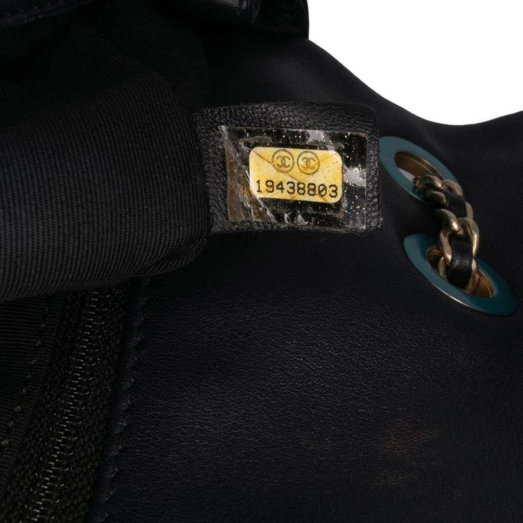 Chanel Medium Bicolor Calfskin Graphic Flap - Detail 1