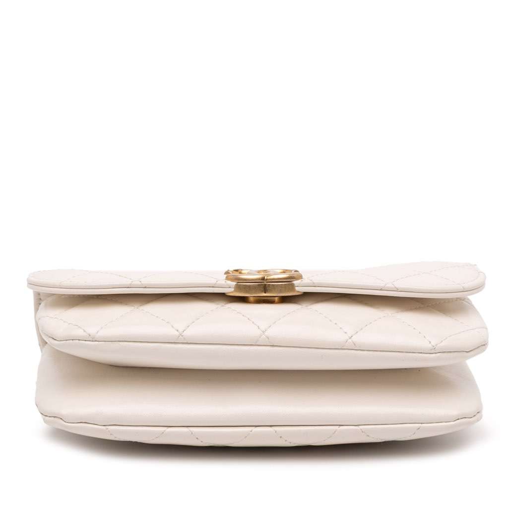 Chanel Quilted Shiny Lambskin Flap with Chain - Image 6