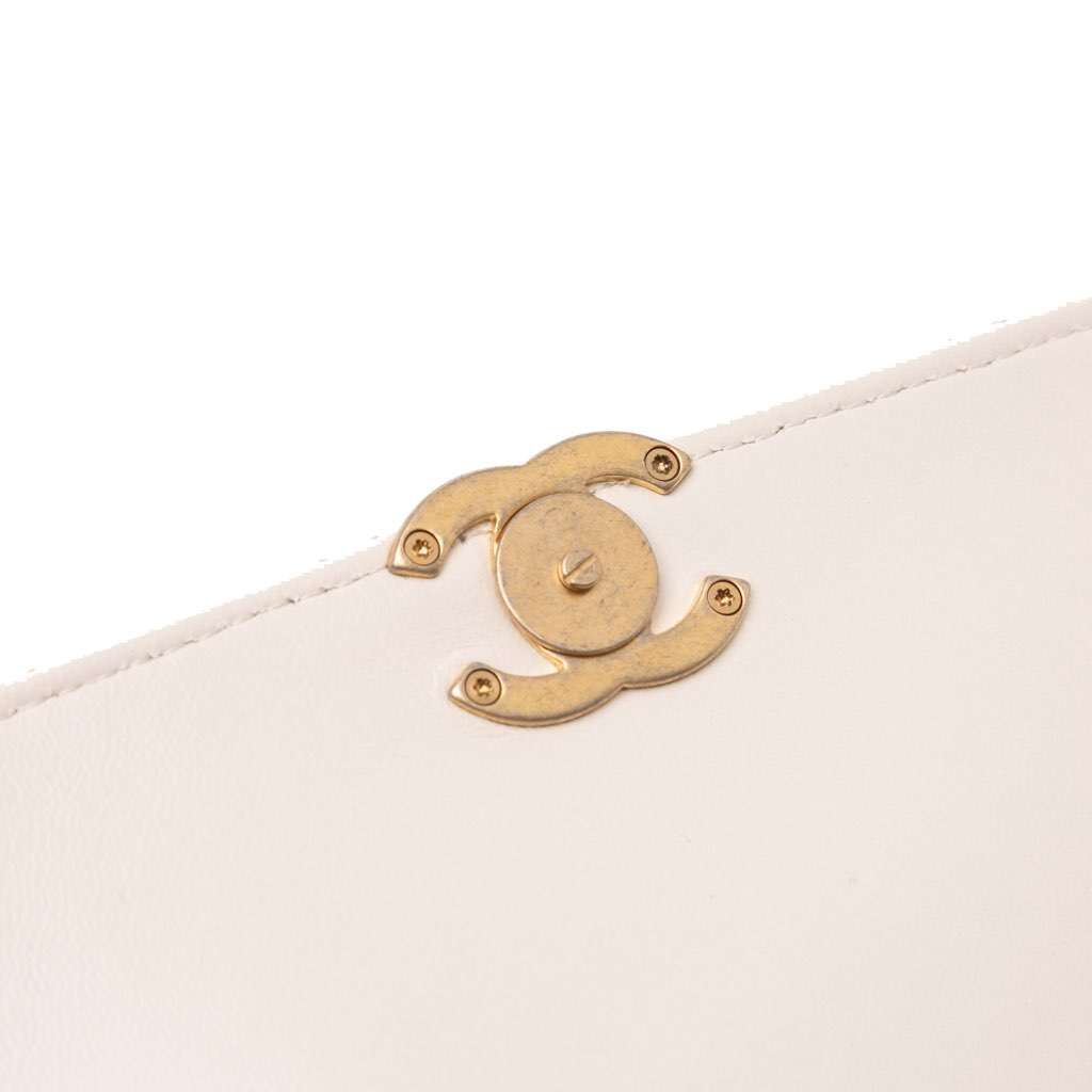 Chanel Quilted Shiny Lambskin Flap with Chain - Image 10