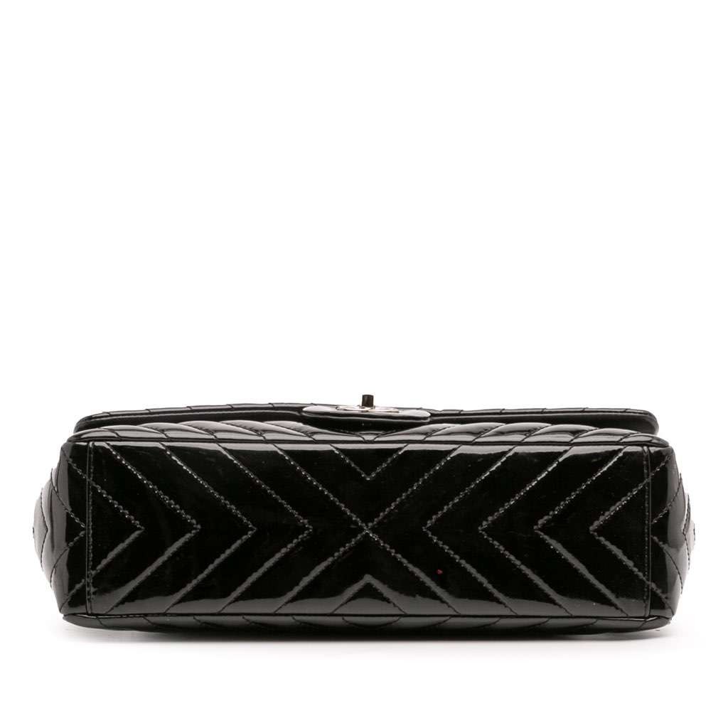Chanel Maxi Classic Chevron Patent Single Flap - Image 6