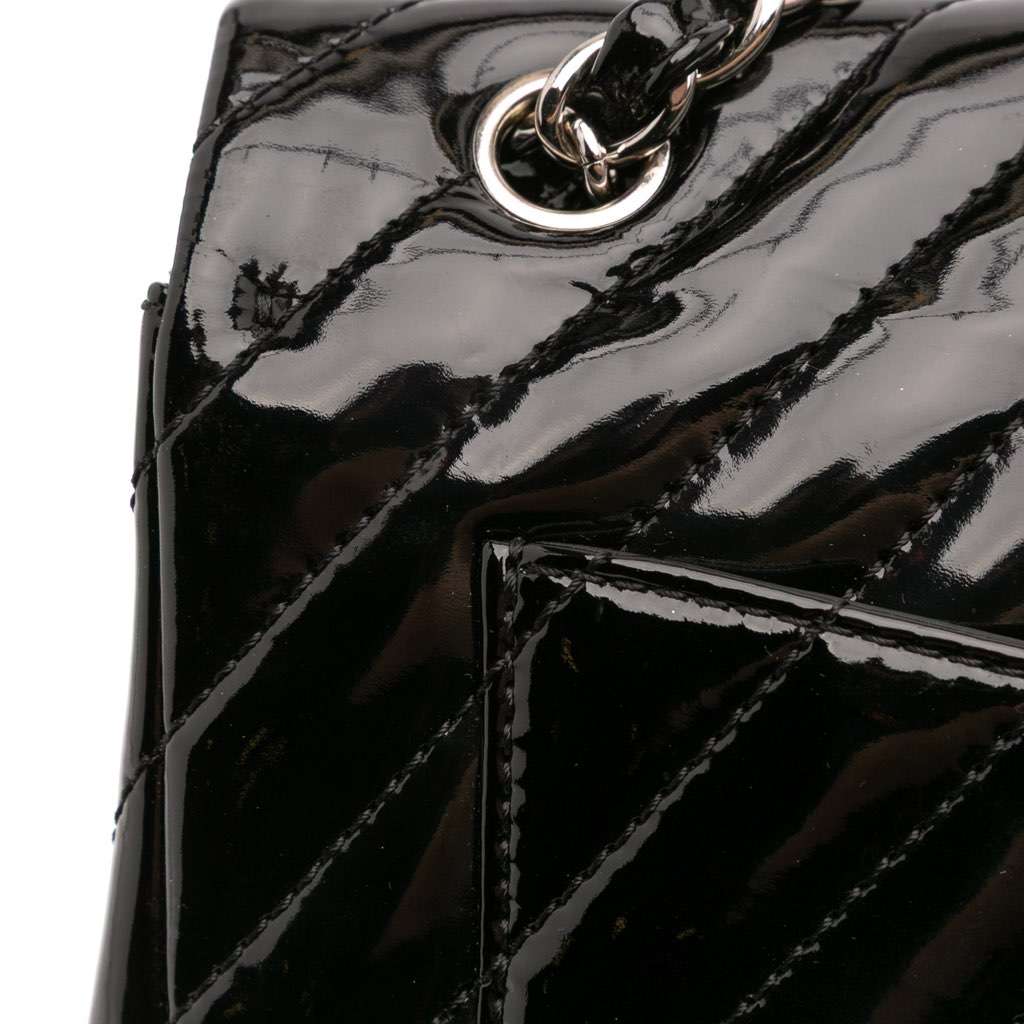 Chanel Maxi Classic Chevron Patent Single Flap - Image 12