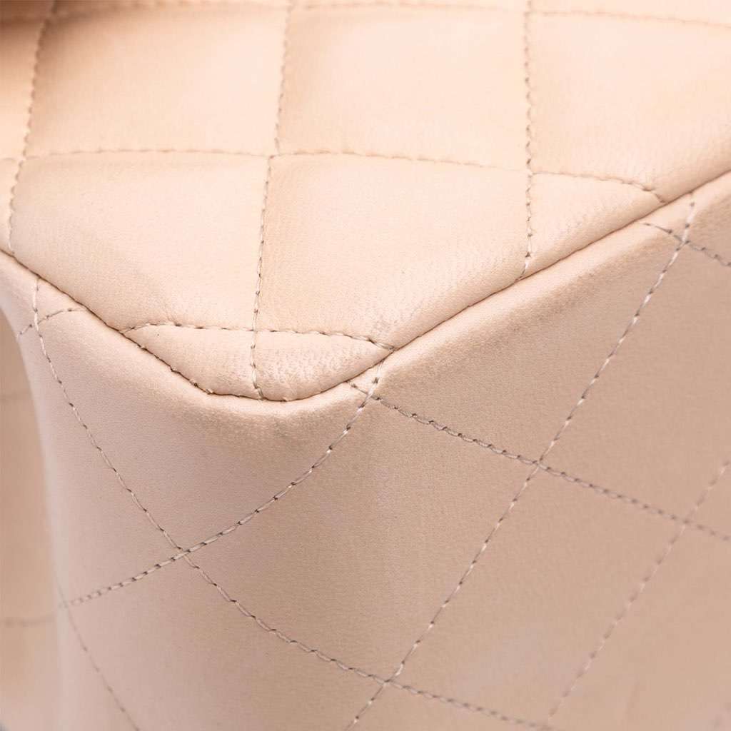 Chanel Jumbo Classic Lambskin Double Flap - Detail 2