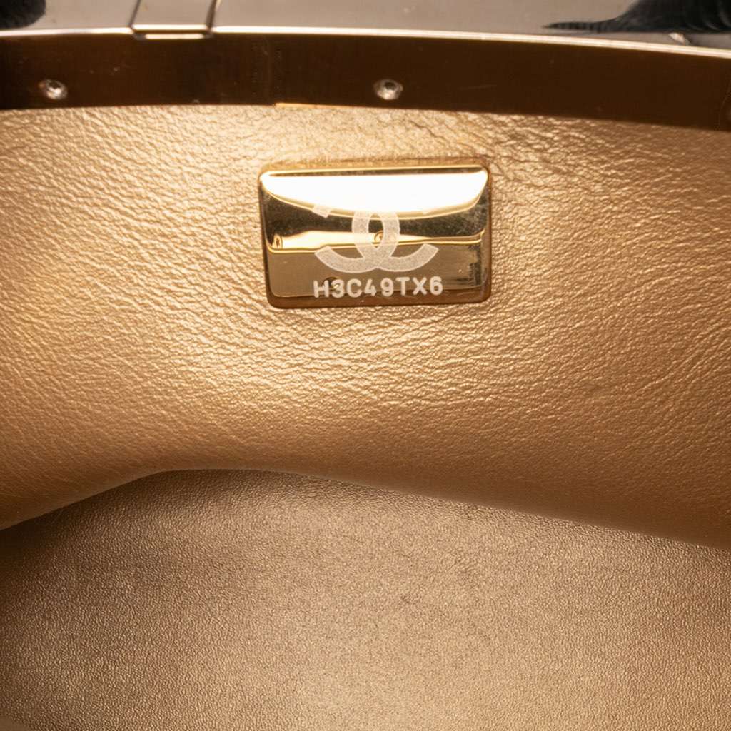 Chanel Quilted Patent Logo Chain Vanity Case - Detail 1