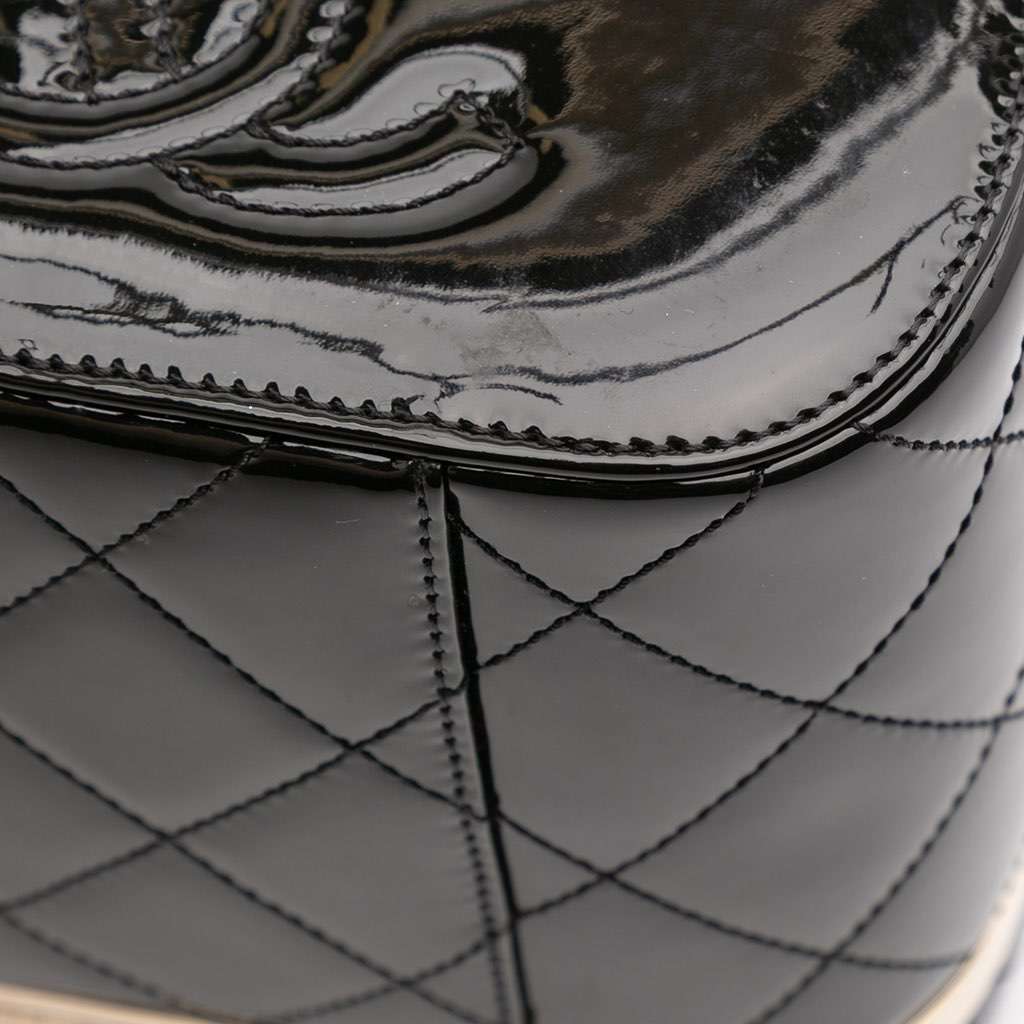 Chanel Quilted Patent Logo Chain Vanity Case - Image 10