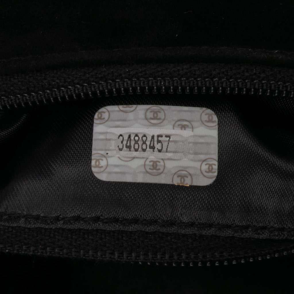 Chanel CC Quilted Velvet Flap - Detail 1