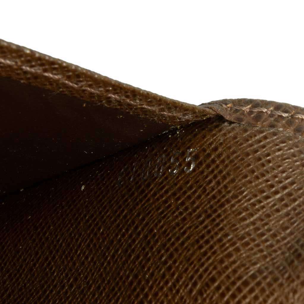 Louis Vuitton Taiga Checkbook Wallet - Detail 1