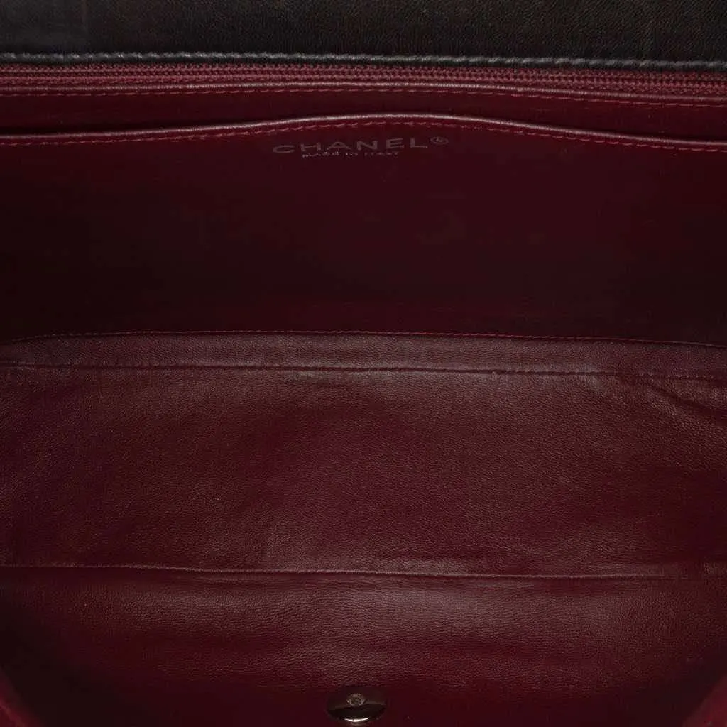 Chanel Maxi Classic Lambskin Single Flap Black Leather Good - Model View