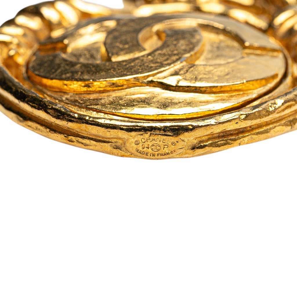 Chanel Gold Plated CC Round Mirror Pendant Necklace - Detail 1