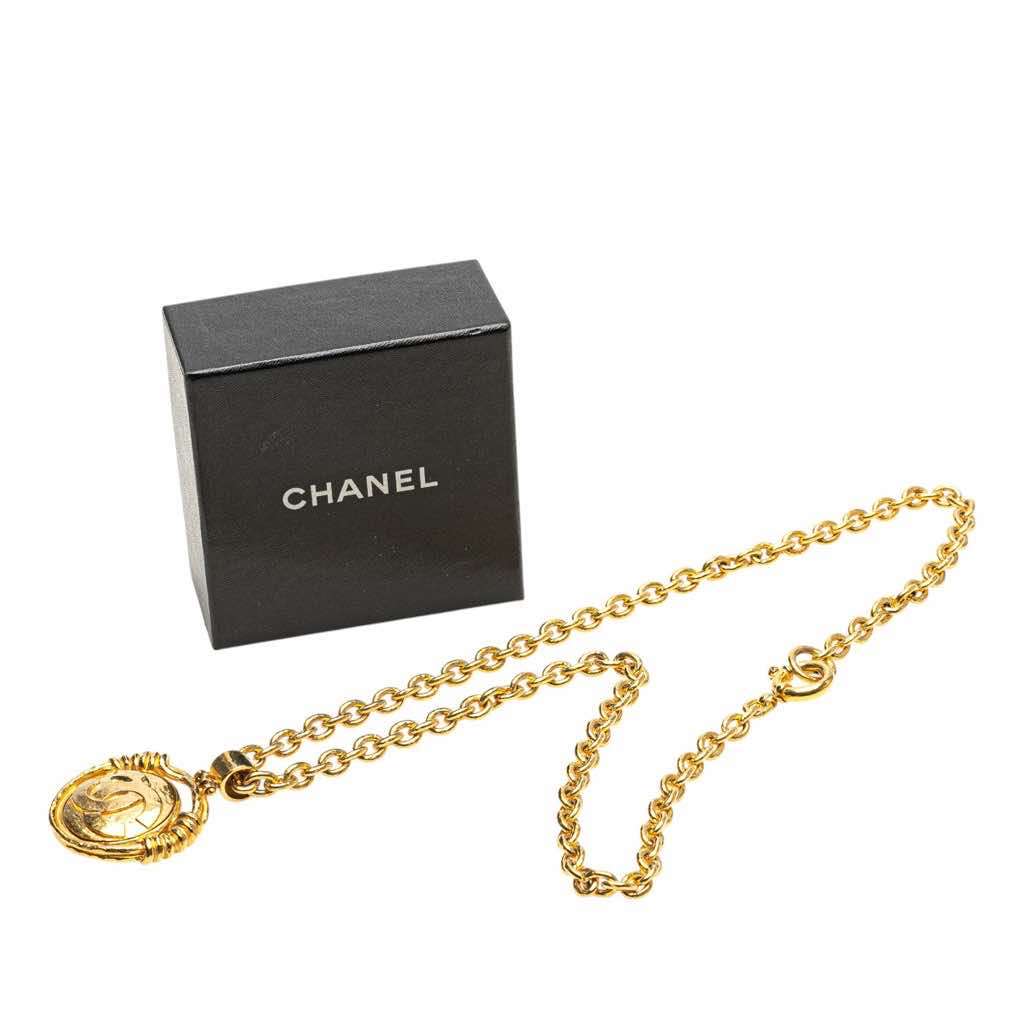 Chanel Gold Plated CC Round Mirror Pendant Necklace - Detail 2