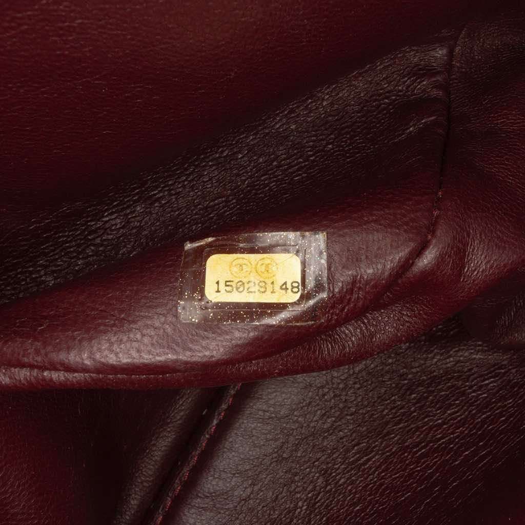 Chanel Maxi Classic Lambskin Double Flap - Detail 1